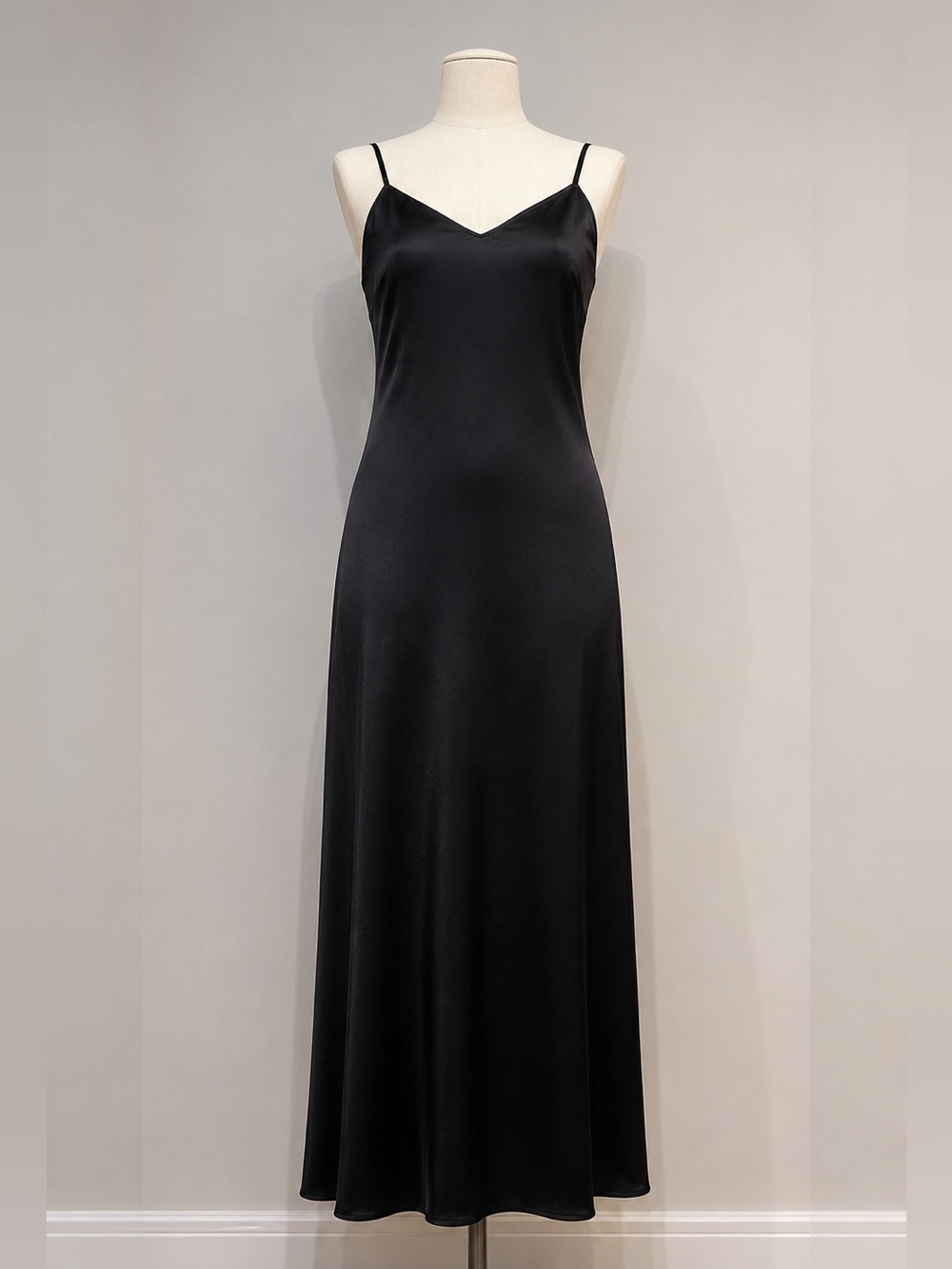 FOREVER 21 BLACK SATIN SLIP MAXI DRESS | ADJUSTABLE STRAPS | FORMAL | SIZE SMALL - Picture 3 of 7